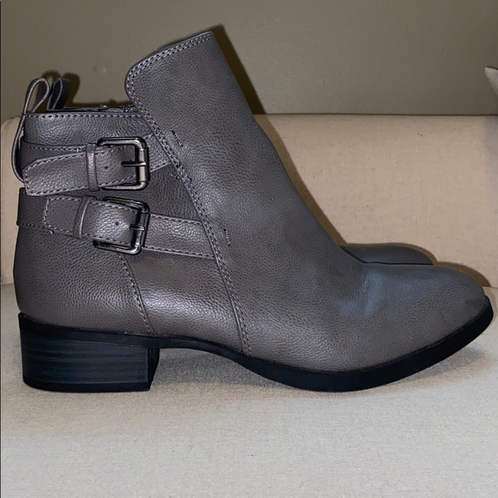 Old Navy Gray Zip Up Ankle Booties